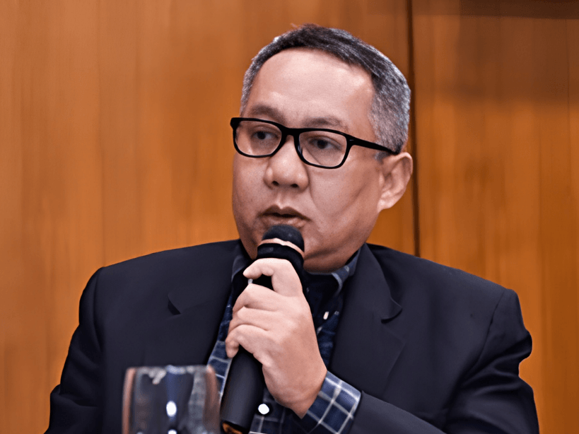 Froilan CasteloGlobe's legal chief said the firm wants to help Deped chief Sonny Angara create a safer online environment for kids.