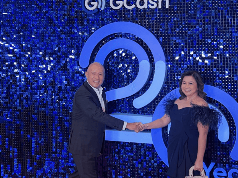 Globe president and CEO Ernest Cu with GCash CEO Martha Sazon at the company’s 20th anniversary gala reception on Oct. 10, 2024/Photo by Miguel R. Camus 