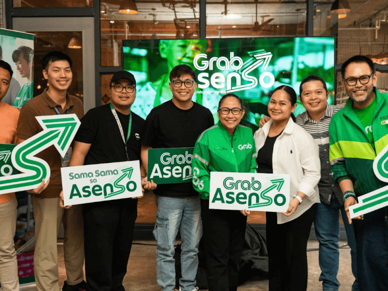 Grab Philippines VP for cities CJ Lacsican, with representatives from the Angeles City LGU, DICT, and the local merchant community, officially launched Grab Asenso: A Digital Diskarte Program. (From left) Kuya Jeck’s Tapsilogan owner RonnieCasupanan, DICT Pampanga provincial head engineer Jonathan Solis, Grab PH regional manager for Northern Luzon Joe Mangiliman, Angeles City Vice Mayor Amos Rivera, CJ Lacsican, Morgen Kaffee owners Miguel and Micaela Evangelista, and Grab PH country communications head Arvi Lopez. | Contributed photo (Click to view full image)