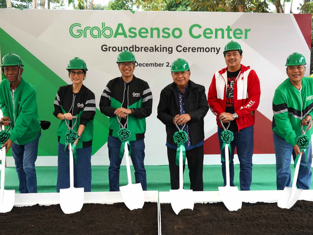 Transportation Secretary Jaime Bautista joined Grab Philippines country head Ronald Roda in the groundbreaking of the Grab Asenso Center, the company’s livelihood facility. [L-R] Four-wheel driver-partner Ninoy Mupas, Grab Philippines director for public affairs Booey Bonifacio, country head Ronald Roda, Sec. Bautista, MOVE IT general manager Wayne Jacinto, and Two-Wheel delivery-partner Allan Carillo./Contributed photo