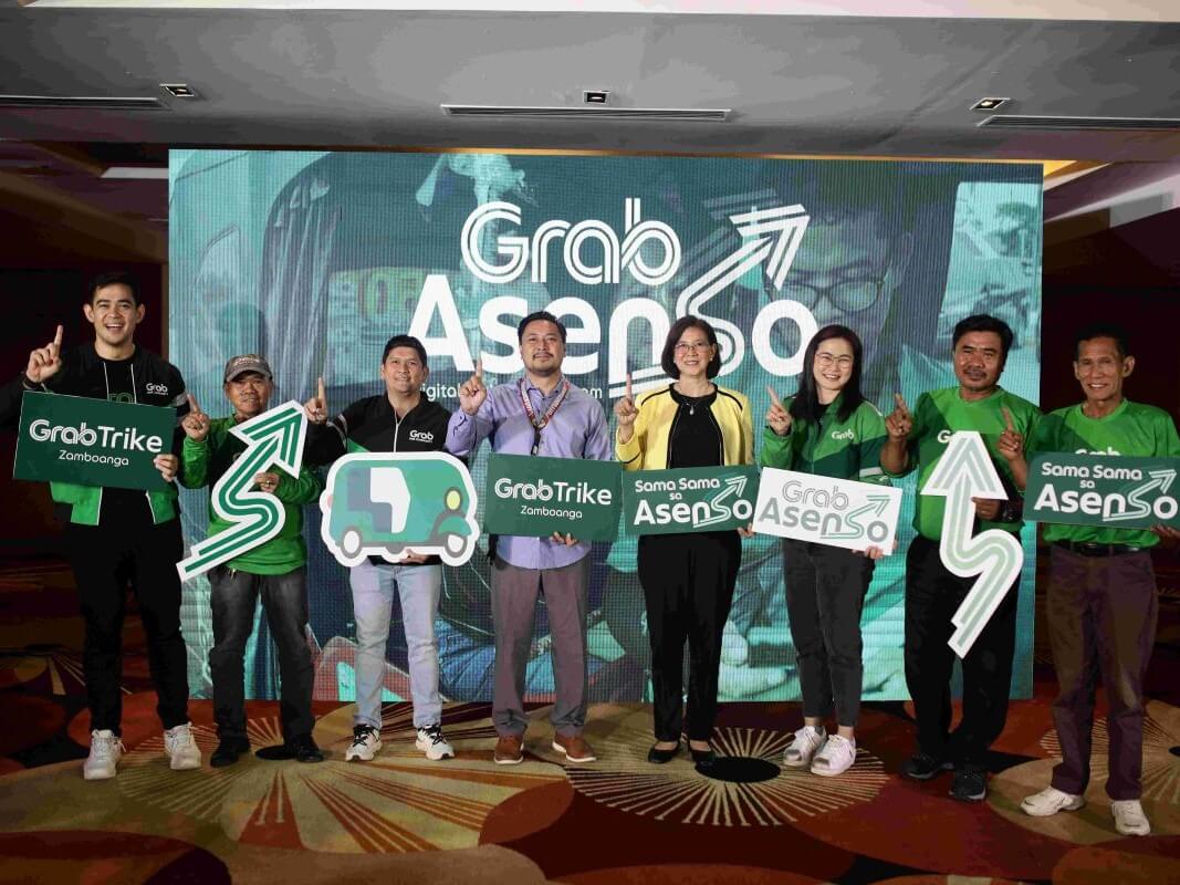 Grab hosts a digital tools learning session and distributes new smartphones to qualified aspiring GrabTrike driver-partners lacking a device as it celebrates the first-year anniversary of the service in Zamboanga. Joining the event are Gio Tingson, Grab Philippines head of public affairs (left), Paul Manapat, head of Mindanao operations (third from left) and J-Anne Aruta, country marketing head (third from right), Rosendo Castillo from the Zamboanga City Mayor’s Office, DICT Regional Director IX Cheryl Ortega, and TODA officers. | Contributed photo