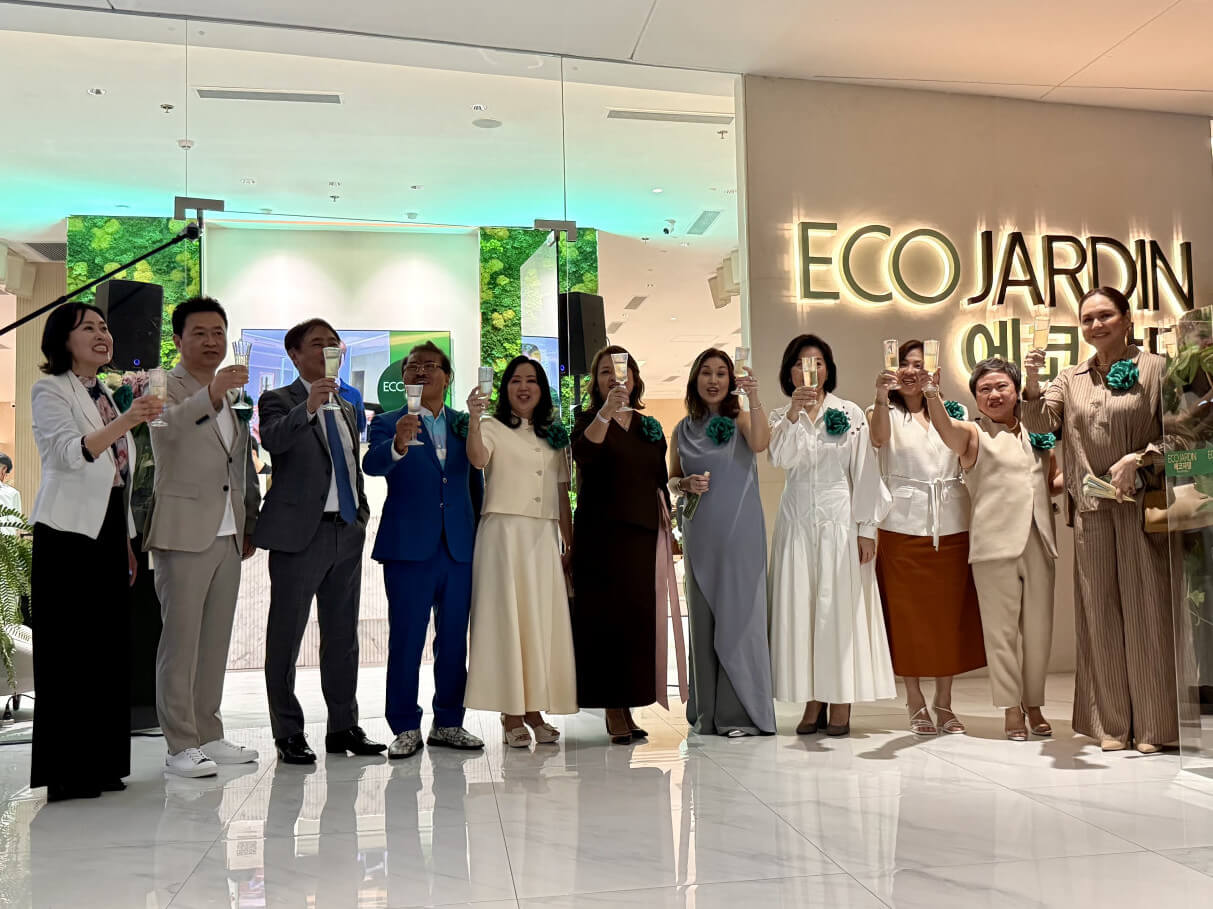 Eco Jardin Philippines' founding partners and VIP guests toast to their new venture, located in High Street South Corporate Plaza in BGC./ Photo by Dax Lucas