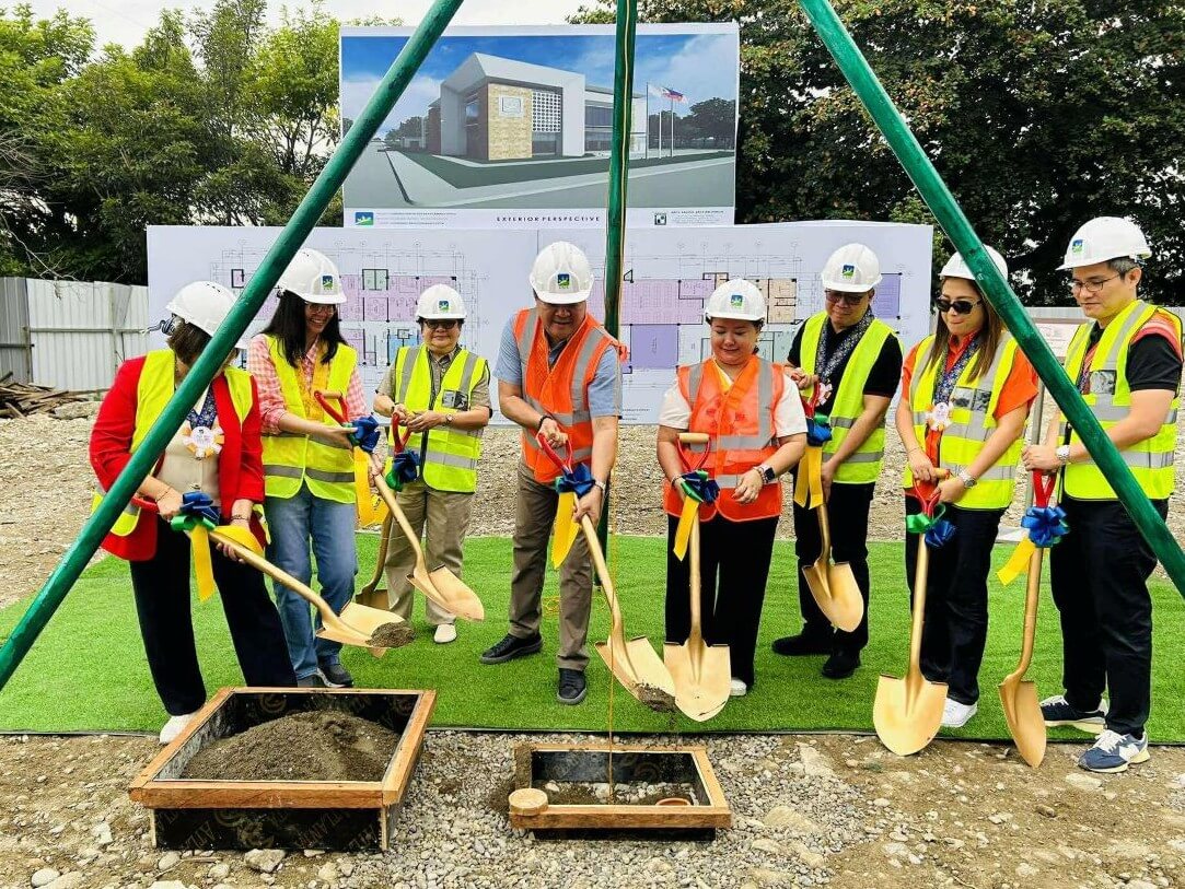 GSIS Chair Rodolfo del Rosario (4th from left) leads the ceremonial shoveling to officially kick off the construction of the new GSIS Davao Branch Office.  Also in photo are GSIS Officer in Charge Juliet Bautista (5th from left) and other GSIS executives./ Photo from GSIS