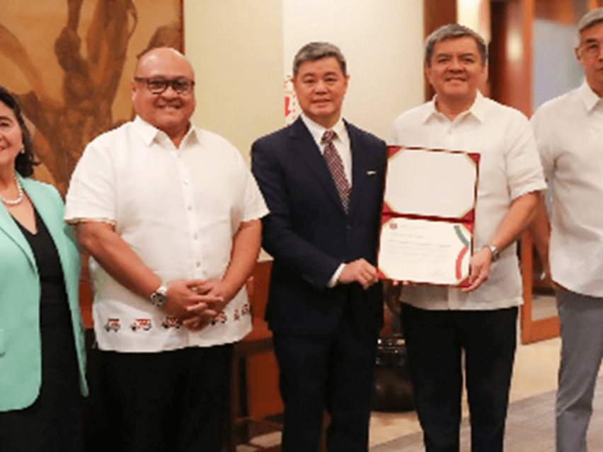 UP Manila Chancellor Dr. Michael Tee (center) presents a certificate of appreciation to GSIS chair Rodney del Rosario Jr. (fourth from left) for the landmark board resolution which now recognizes the combined service hours of part-time medical professionals at the UP College of Medicine and the Philippine General Hospital. Del Rosario Jr. and Tee are joined by (from left) GSIS trustee Beatriz Torno. GSIS president and general manager Wick Veloso, and GSIS trustee Emmanuel Samson. CLICK TO SEE FULL IMAGE./ Contributed photo