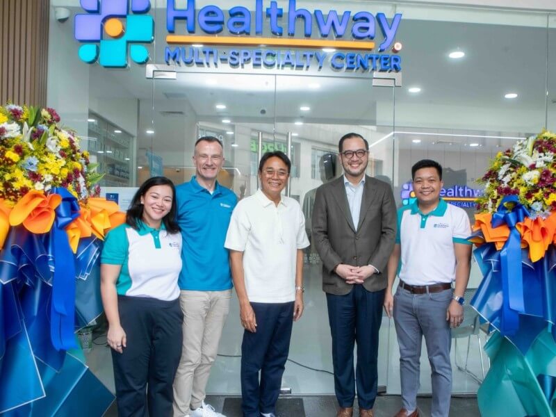 From left: Healthway Medical Network Head of Retail Clinic Operations Dr. Nikki Bautista, Healthway Medical Network President and Chief Executive Officer Jef Peeters, Para&ntilde;aque City Mayor Edwin Olivarez, AC Health President and CEO Paolo Borromeo, and Healthway Multi-Specialty Center Chief Operating Officer Edwin Magsino./Photo from AC Health&nbsp;