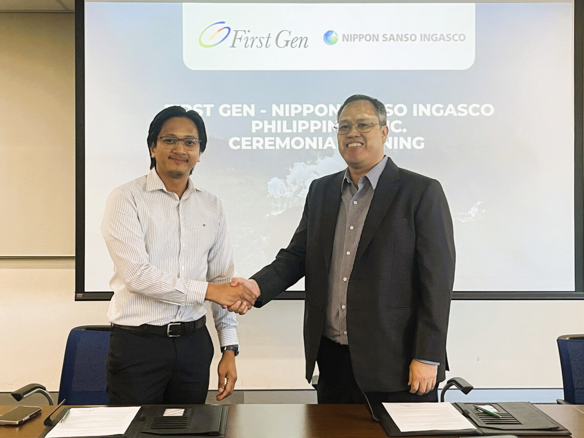 Rodette Astoriano (left), NSIG head of sales and business development, and Vincent Martin C. Villegas, First Gen senior vice president and chief revenue officer, shake hands after signing an agreement for supply of renewable energy from First Gen to NSIG’s facilities within the Phividec Industrial Estate in Tagoloan, Misamis Oriental in Mindanao./ Photo from First Gen