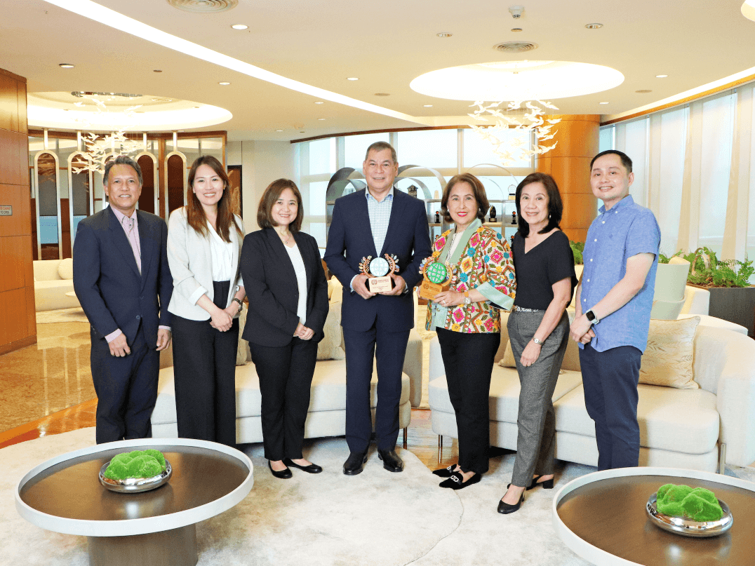 InLife executive chair Nina Aguas (fifth from left) and president and CEO Raoul Littaua (center) spearhead the company's sustainability initiatives. Joining them are: (from left) InLife chief sustainability officer Noel Perdigon, InLife Foundation deputy executive director Tere Melad, chief human resources officer Rozana Pecson, InLife Foundation executive director Ana Soriano, and head of rewards, services and technology Frederick Dioso. | Contributed photo