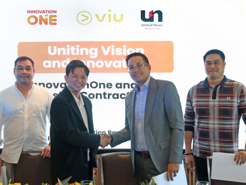InnovationOne Inc managing director Raphael T. Layosa and VIU Philippines country head Vicente Sy-Quia (center) seal the partnership with a handshake after the ceremonial signing of partnership agreement. With them are VIU Philippines channel revenue and partnerships head Torto Canga  (left) and United Neon Advertising Inc. chief commercial officer Michael San G. Mendoza (right). | Contributed photo