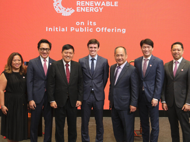 Saavedra and Tan are joined by CREC chief investor relations officer and director Abigail Joan Cosico, SEC chair Emilio Aquino, Lloyd Cameron of the British Embassy in Manila, PSE president Ramon Monzon and CREC treasurer and director Louie Ferrer. 