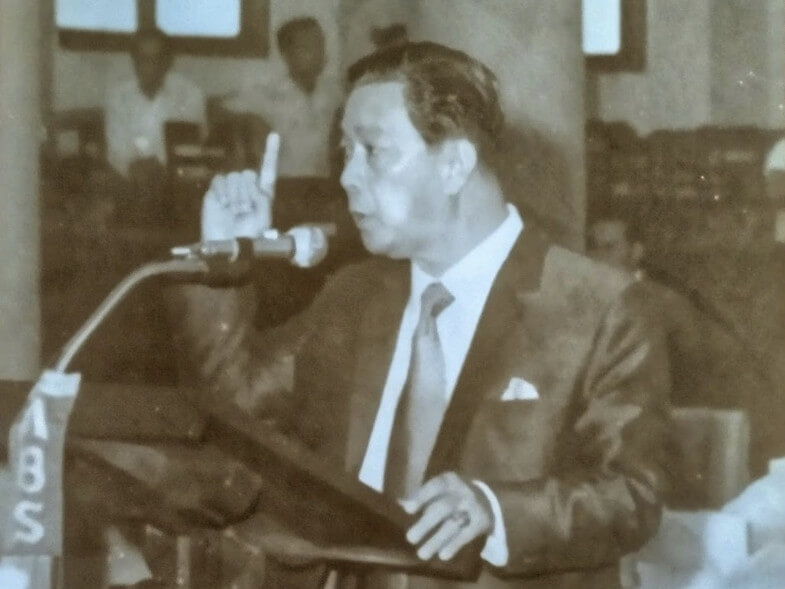 Senator Puyat delivering an impassioned speech on the Senate floor. (Photo courtesy of the VGP Group of Companies/Puyat family archives)