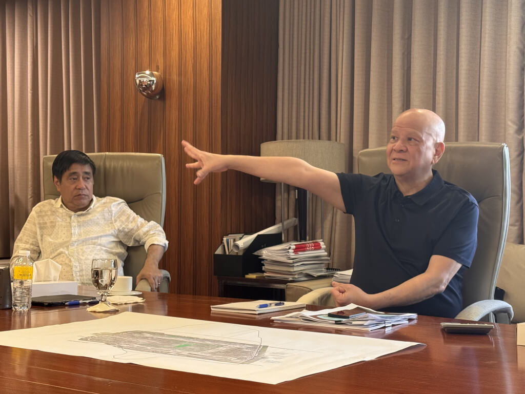 NNIC general manager Angelito Alvarez (left) and San Miguel chair Ramon Ang lay out the plans for NAIA at the conglomerate's headquarters on Tuesday.