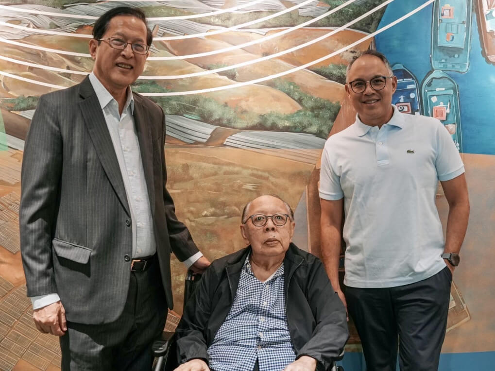 L-R: NAC chairman of the board Jose Isidro N. Camacho, NAC founder Manuel B. Zamora, NAC president & CEO Martin Antonio G. Zamora (Nickel Asia FB page)