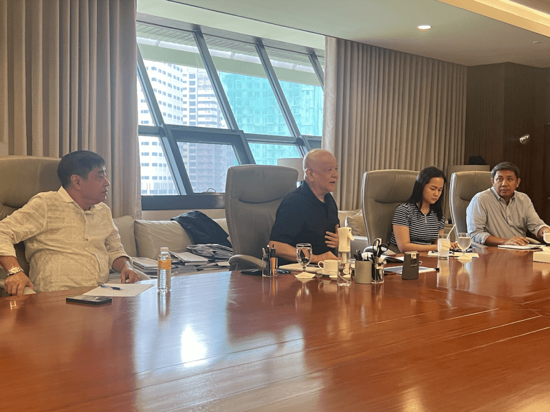 SMC briefs reporters on their NAIA project plans on Aug. 19, 2024. From left: Incoming NAIA General Manager Lito Alvarez, SMC Chair and CEO Ramon S. Ang, New NAIA Infrastructure vice president Cecile Ang and SMC consultant Cesar Chiong. 