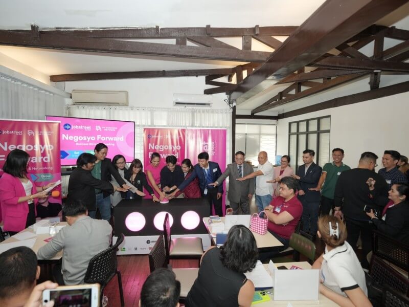 Jobstreet by SEEK team during the Pink Light Ceremony at the Negosyo Forward: READY. SET. GROW event. | Contributed photo