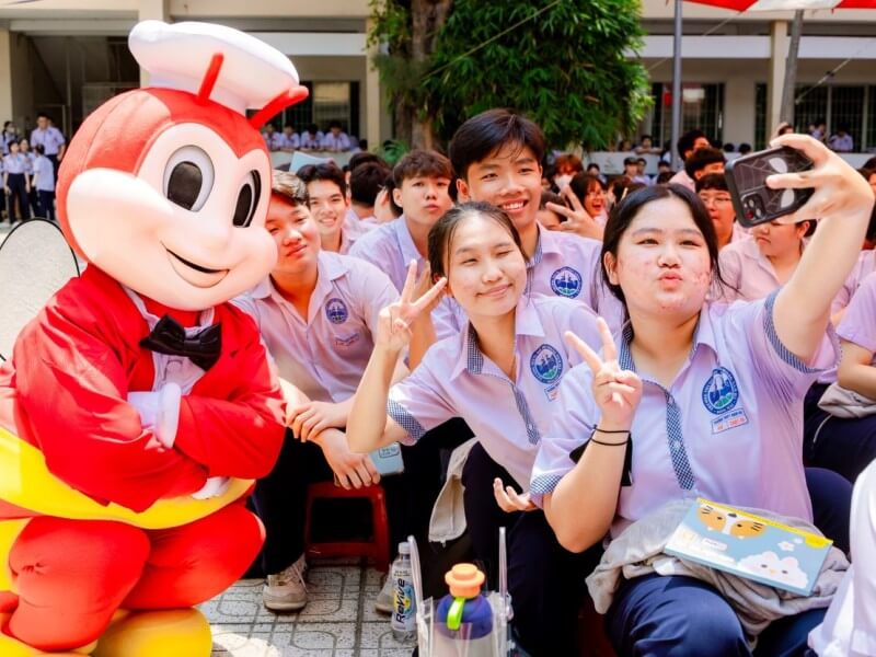From classrooms to concert crowds, Jollibee is connecting with Vietnam&rsquo;s next generation. With programs reaching around 1.5 million students across hundreds of schools, the brand is turning everyday moments into lasting loyalty&mdash;fueling both foot traffic and long-term growth. | Contributed photo