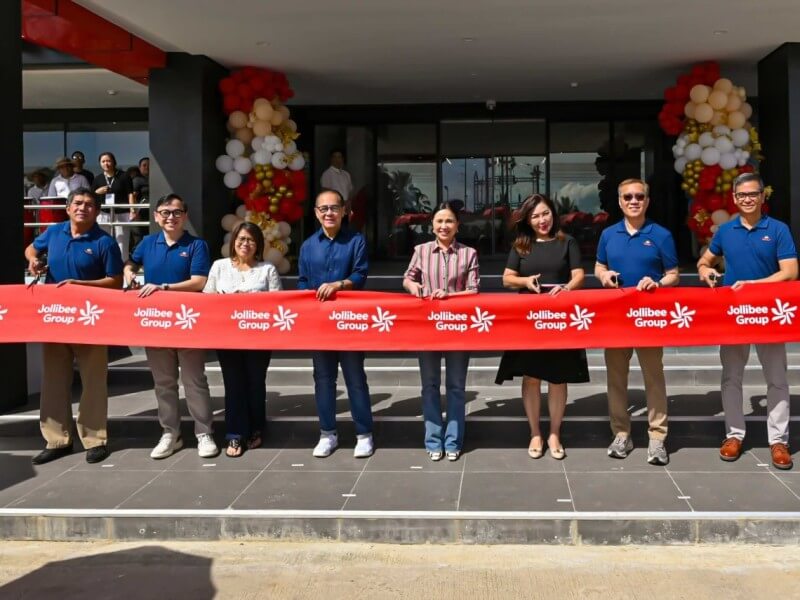 Jollibee Group executives and government partners led the opening of the company&rsquo;s first state-of-the-art, multi-brand commissary in the Philippines in Danao, Cebu, built to support rising demand in VisMin. Leading the ribbon-cutting are DTI Secretary Cristina Roque (4th from right), Cebu Governor Pamela S. Baricuatro (3rd from right), and Joseph Tanbuntiong, CEO Philippines and head of Jollibee Brand Global (2nd from right). Joining them are (from left) Richard Perez, Danao Commissary Site Head; Michael Ong, president of Jollibee Group Manufacturing & Logistics; Carmen Durano, Danao City vice mayor; Ramon Durano III, Danao City mayor; and (far right) Nilo Siongco, vice president of Jollibee Group Manufacturing & Logistics Philippines./Photo from ​Jollibee&nbsp;