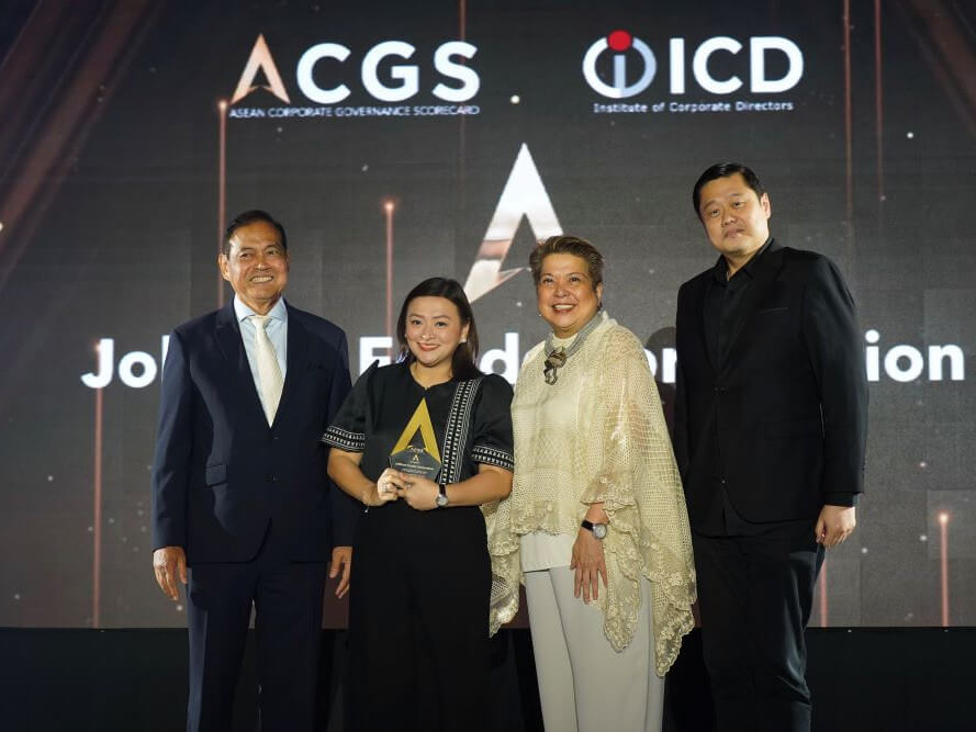 Atty. Vem King (2nd from left), Jollibee Group’s associate general counsel,  receives the Golden Arrow Award on behalf of the company during the recently held ASEAN Corporate Governance Scorecard Awards by the Institute of Corporate Directors./Contributed photo