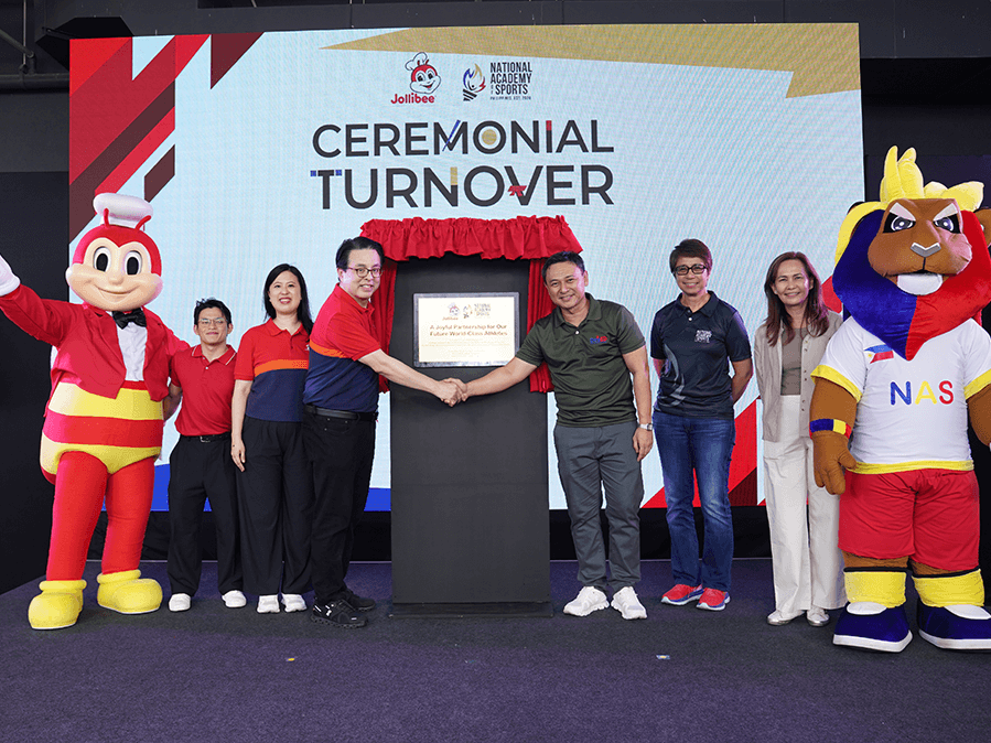 Jollibee’s donation of P5 million worth of sports equipment to the National Academy of Sports (NAS) was celebrated in a ceremonial turnover with (From left):  Olympic double gold medalist Carlos Yulo, Jollibee Philippines vice president and head of marketing Dorothy Dee-Ching, Jollibee Philippines president Ferns Yu Jr., Education Secretary Sonny Angara, NAS executive director Josephine Joy Reyes, and Tarlac Governor Susan Yap