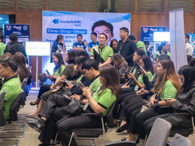 LANDBANK employees explore KonsultaMD&rsquo;s digital healthcare services during the introduction of the bank&rsquo;s Annual Medical Examination (AME) Program, which provides access to medical consultations and other healthcare support. | ​Contributed photo