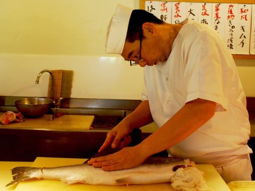 The master sushi chef in action./ Malu Gamboa-Lindo