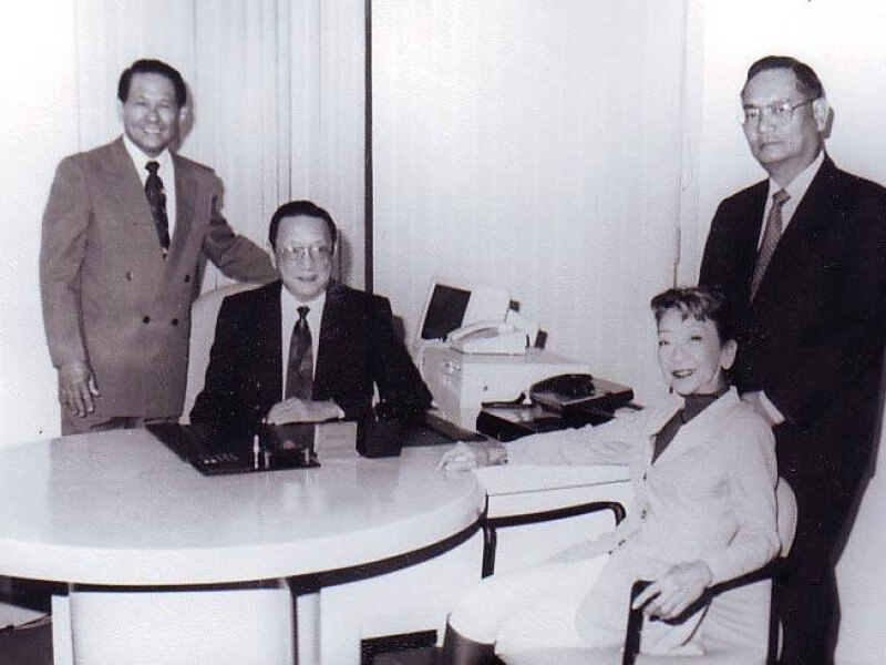 Then Medical City board chair Augusto Barcelon, seated, with, clockwise, Dr. Alfredo RA Bengzon, director; Mitos Sison, director, and Augusto P. Sarmiento, president.| Source: The Medical City on Facebook