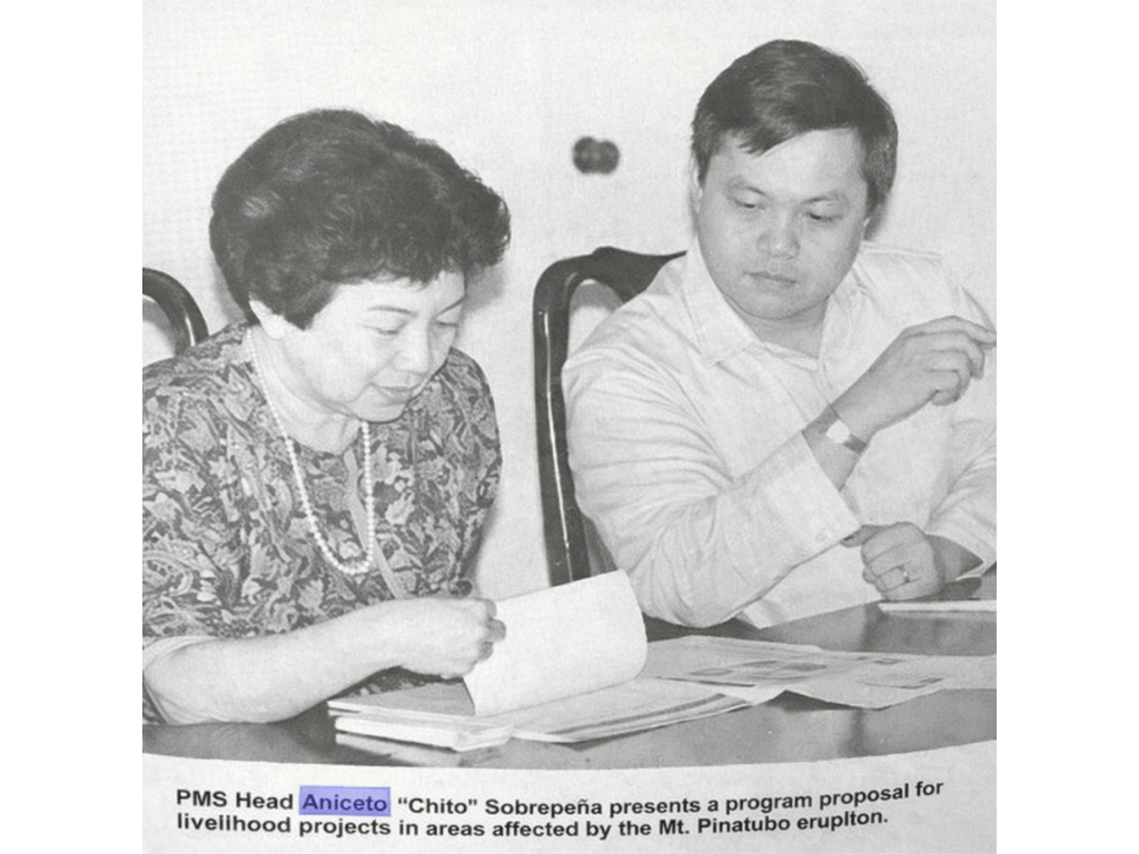 The youngest Cabinet Secretary at work with President Aquino./The Aquino Management of the Presidency, 1992.&nbsp;