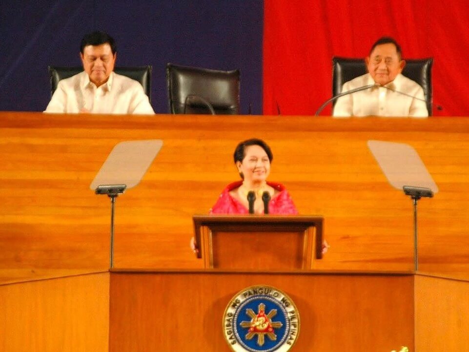 &nbsp;GMA delivering one of her State of the Nation Addresses. | Source: Manny Villar on Facebook.