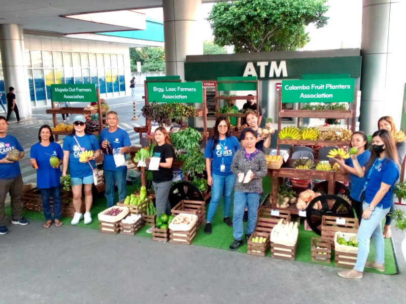 Local farmers from SM Calamba proudly display their fresh produce at the SM Weekend Market. (Photo courtesy of ​the SM Group) 