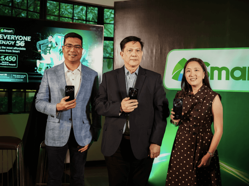 Smart launches most inexpensive 5G phone and the first of its kind in Southeast Asia. From left: PLDT and Smart deputy network head Roderick Santiago, head of Smart consumer wireless business Alex Caeg, and senior vice president Kristine Go. (Photo from Smart)