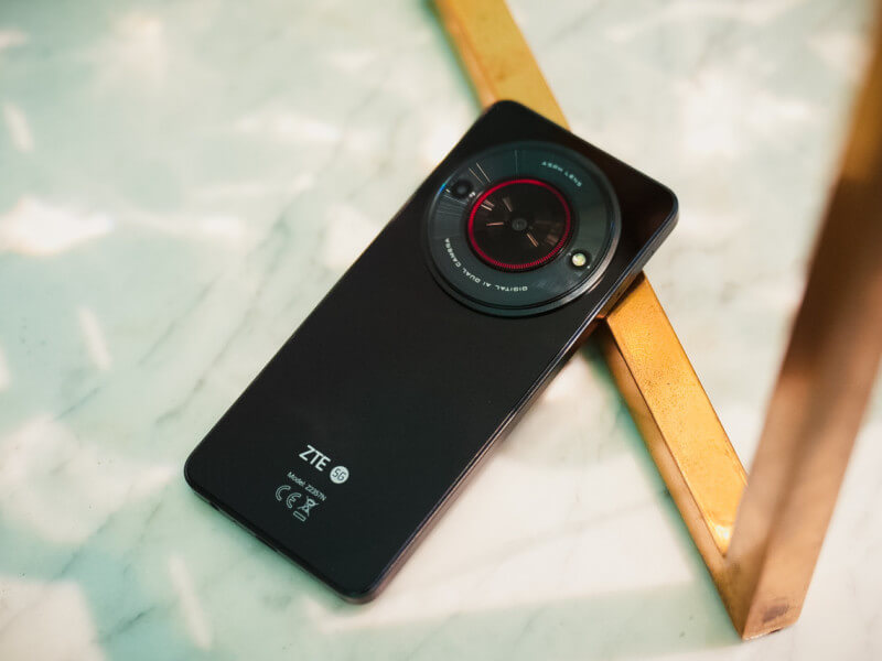  The Smart ZTE Blade A75 5G is the most affordable 5G device in the market, according to executives of Smart. (Photo from Smart) 