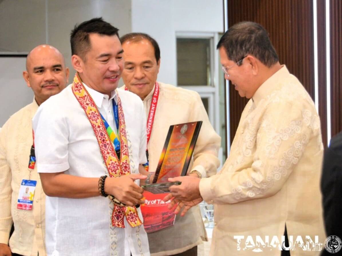 Tanauan City Mayor Nelson “Sonny” P. Collantes (right) hands a plaque to FPIP assistant vice president Jason M. de las Alas (second from left) in recognition of the ecozone as one of the city’s biggest taxpayers. Also in photo are (from left) Tanauan City Councilor Tirso M. Uruga and Tanauan City Vice Mayor Wilfredo “Dodong” P. Ablao./ Contributed photo