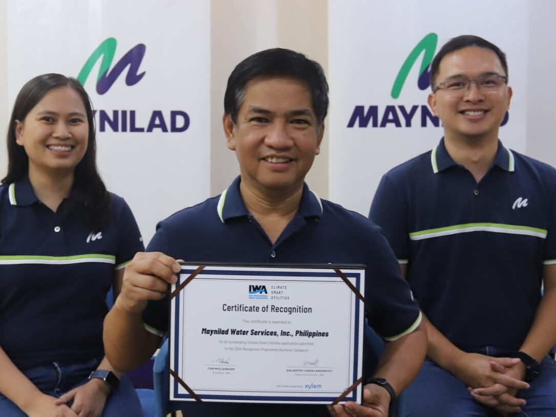 Maynilad chief sustainability officer Atty. Roel S. Espiritu (center) holds the certificate of recognition given to Maynilad by the International Water Association (IWA)./Contributed photo