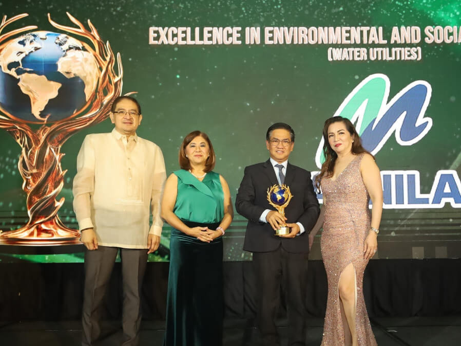 Maynilad chief sustainability officer Atty. Roel Espiritu (2nd from right) accepts the “Excellence in Environmental & Social Sustainability (Water Utilities)” award for the company’s Plant for Life Program, which rehabilitates critical watersheds that supply water to Metro Manila and nearby provinces. Presenting the award were (from left) Triple P Awards evaluator Ludwig Federigan, IABC Philippines president Belle Tiongco, and IABC ESG committee chair Melody del Rosario./contributed photo