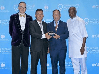 Maynilad’s water supply operations VP Engr. Ronaldo Padua and customer experience and retail operations SVP Christopher Lichauco (2nd and 3rd from left) receive the 2025 SDG6 Champion of the Year award at the Global Water Awards from Global Water Intelligence publisher Christopher Gasson (leftmost) and Global Water Leaders Group executive director Dr. William Muhairwe./ ​Photo from Maynilad