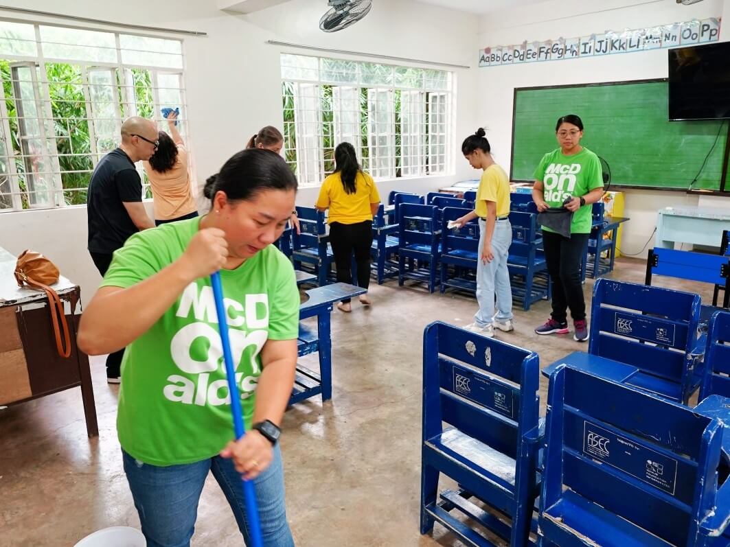 McDonald’s volunteers made sure that students are welcomed by clean and pleasant classrooms during the opening of classes at Catmon Elementary School./ Contributed photo