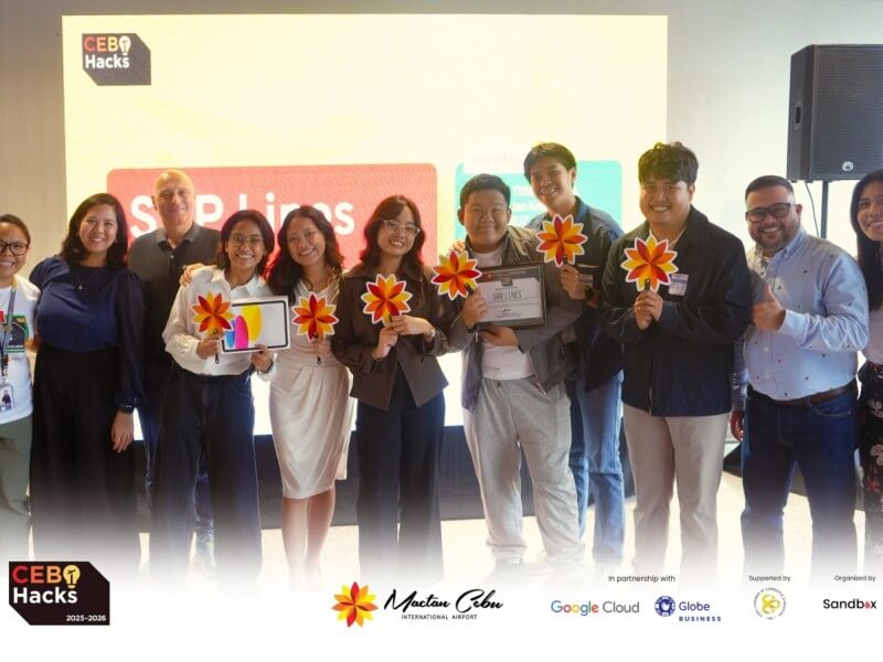 MCIA CEO Athanasios Titonis (third from left) with participants of the CEB-i Hacks innovation challenge during Demo Day in Cebu./Photo from MCIA&nbsp;