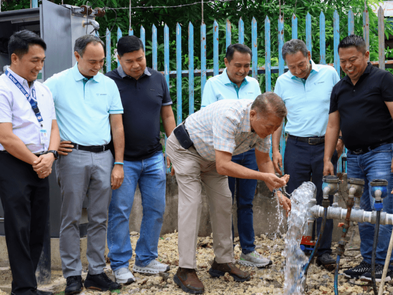 From left: Metropolitan Cebu Water District general manager Atty. John Lapid, Vivant Corp. CEO Arlo Sarmiento, Cordova Vice Mayor Victor Tago, MCWD board chair Ruben Almendras, Vivant Water president Atty. Jess Garcia, Vivant Corp. chair Francis Garcia, and Cordova Mayor Cesar Suan. | Contributed photo