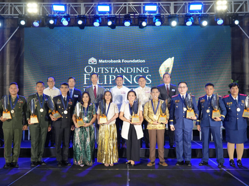(Top, from Left): Metrobank Foundation president Aniceto M. Sobrepeña, GT Capital vice chairman Alfred V. Ty, Metrobank chairman Arthur V. Ty, Senator Mark A. Villar, Department of Education Secretary Sonny M. Angara, and Metrobank president Fabian S. Dee. (Bottom, from Left) 2024 Metrobank Foundation Outstanding Filipinos Awardees Staff Sergeant Michael S. Rayanon PN (M), Major Ron JR T. Villarosa (INF) PA, Captain Salvador M. Sambalilo PN (GSC), Ma. Ella F. Fabella, Maria Regina M. Hechanova-Alampay, Ph.D., Decibel V. Faustino-Eslava, Ph.D., Franco Rino C. Apoyon, Police Lieutenant Colonel Bryan G. Bernardino, Police Major Mark Ronan B. Balmaceda, and Police Staff Sergeant Llena Sol-Josefa M. Jovita.- Photo from Metrobank Foundation 