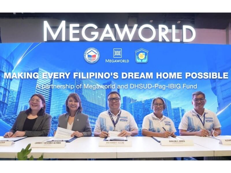 Present during the signing between Megaworld and Pag-IBIG Fund were (from left) Atty. Maria Carla Uykim, head of corporate advisory and compliance, Megaworld; Lourdes T. Gutierrez-Alfonso, president and CEO, Megaworld; Sec. Jose Ramon Aliling, of the DHSUD; Marilene Acosta, CEO, Pag-IBIG Fund; and Alexander Aguilar, deputy CEO, Pag-IBIG Fund. | Contributed photo