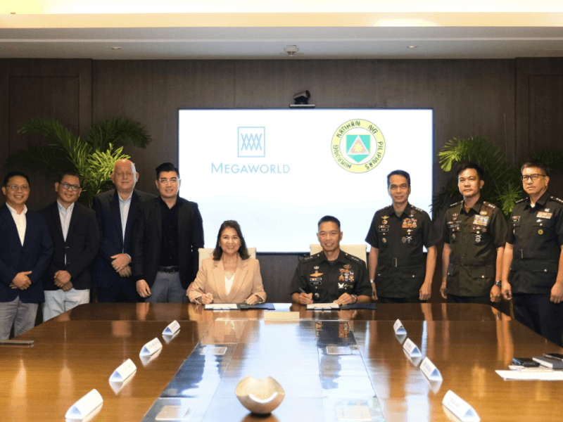 Lt. Gen. Roy M. Galido, Commanding General of the Philippine Army, and Megaworld president Lourdes Gutierrez-Alfonso (center left) lead the ceremonial signing of the partnership alongside officials from the Philippine Army and Megaworld./Photo from Megaworld 