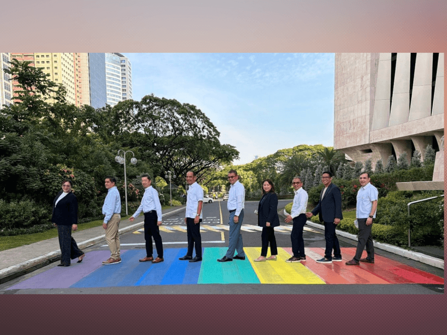 President and head of facilities, safety and security management Jerry B. Lao; Senior vice president and head of DU subsidiaries and strategic partnerships Ferdinand O. Geluz; Meralco PowerGen Corp. president and CEO Emmanuel V. Rubio; Meralco EVP and COO Ronnie L. Aperocho; SVP and head of customer relations and services Charina P. Padua; SVP and head of networks Froilan J. Savet; first vice president and chief sustainability officer Raymond B. Ravelo; and VP and head of corporate communications Joe R. Zaldarriaga. | Contributed photo