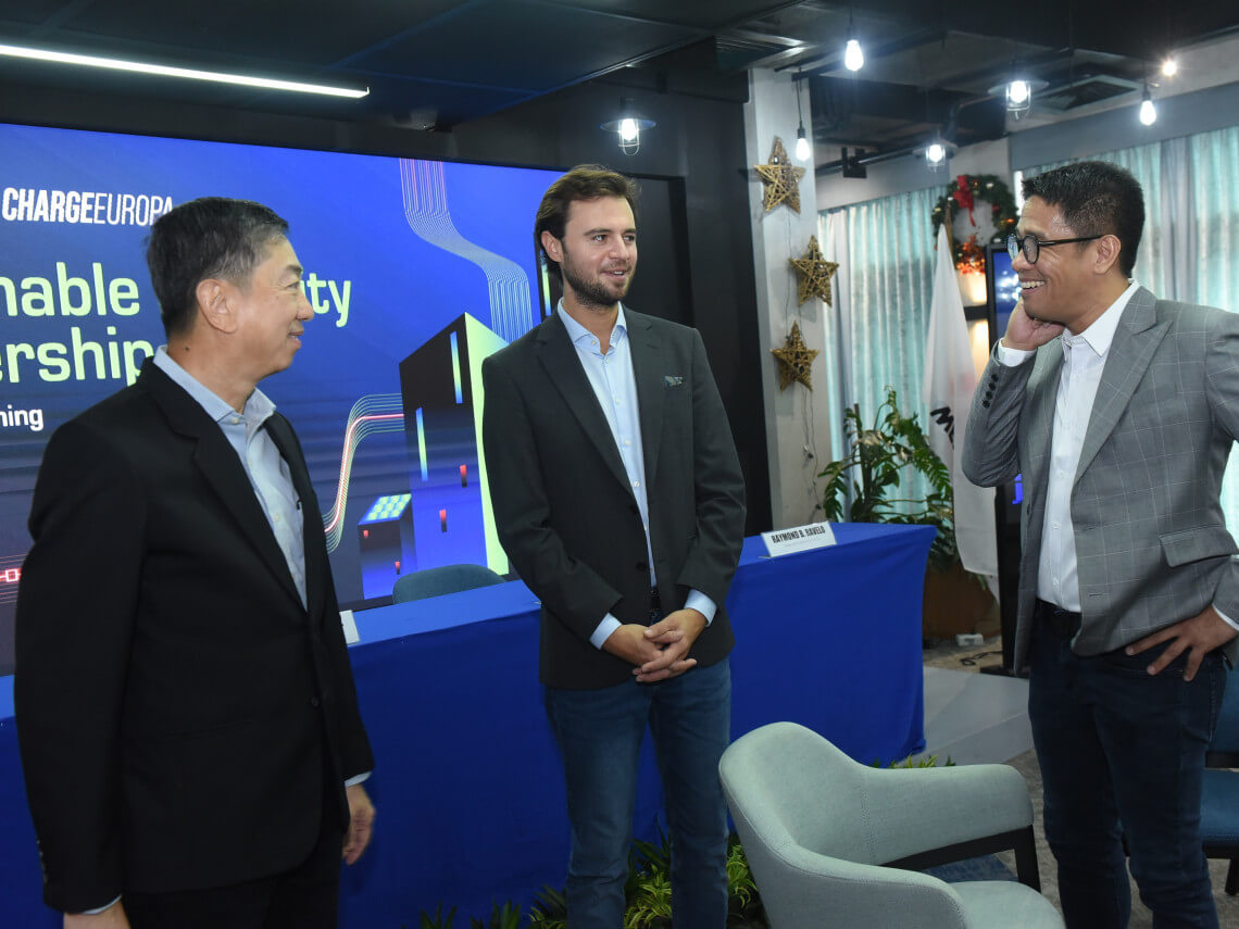 (From L-R) Meralco SVP and chief revenue officer and Movem chair Ferdinand O. Geluz, ChargeEuropa CEO Matt Tymowski and Movem president and CEO Raymond B. Ravelo during the signing ceremony for Movem Electric's exclusive partnership with ChargeEuropa to deploy electric vehicle (EV) charging infrastructure across the country./Contributed photo
