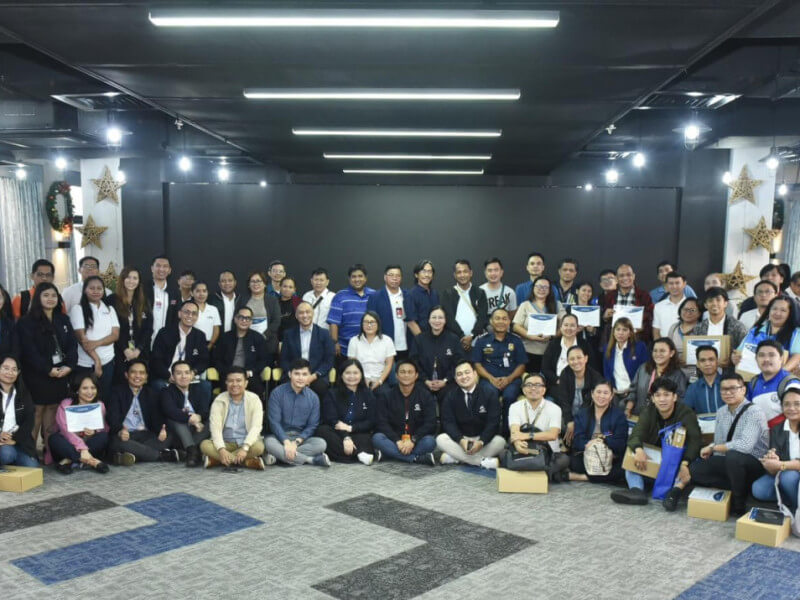 Meralco Cyber Security Group, One Meralco Foundation president Jeffrey O. Tarayao (2nd row, 8th from left), DepEd Assistant Secretary for Operations Jocelyn DR. Andaya (2nd row center) and PNP-NCR Cyber Response Unit and Regional Anti-Cybercrime Unit Police Colonel Jay Guillermo ( 2nd row 7th from right) with 60 public school teachers during the awareness training program./Photo from Meralco (Click on the photo to view the full image)