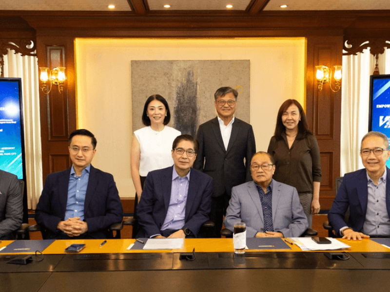 (From left) Robinsons Supermarket Corp. managing director Christine O. Tueres, Universal Robina Corp. chief technology officer David J. Lim, Universal Robina Corp. vice president for quality assurance Jesselyn Protacio-Panis, (bottom row, L to R) RL Commercial REIT Inc. president and CEO Jericho P. Go, Robinsons Land Corp. EVP and GM commercial center division Faraday D. Go, JG Summit Holdings Inc. president and CEO Lance Y. Gokongwei, Meralco chair and CEO Manuel V. Pangilinan, and Vantage Energy president Ernesto M. Cabral./ Contributed photo (Click the photo to view the entire image)