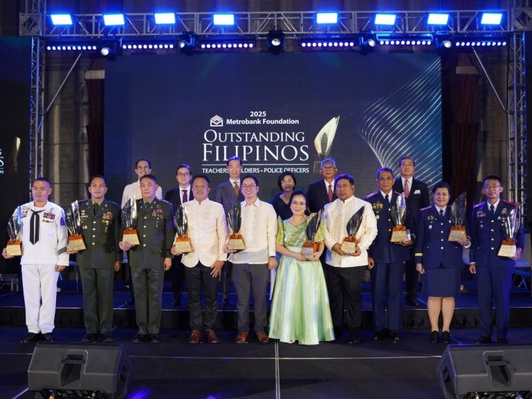The ten awardees in the front row, joined by officials of Metrobank, Metrobank Foundation, and VIP guests during last Friday's conferment./Contributed Photo