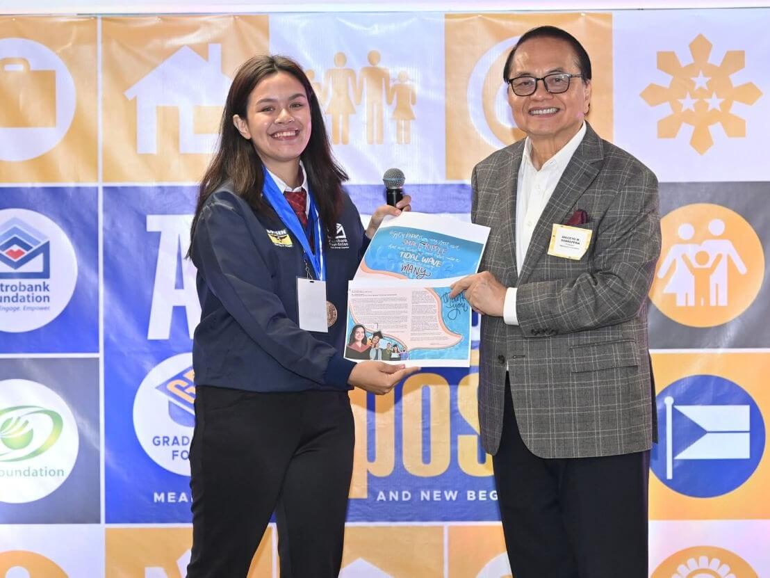 Rheanna presented her token of gratitude to the late former Metrobank Foundation president Aniceto M. Sobrepe&ntilde;a during the Metrobank Foundation&rsquo;s Graduates&rsquo; Forum in 2023. | Contributed photo