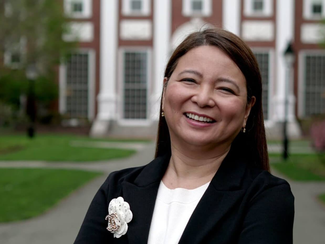  Rosemarie “Rizza” Maniego-EalaGlobe Telecom CFO 