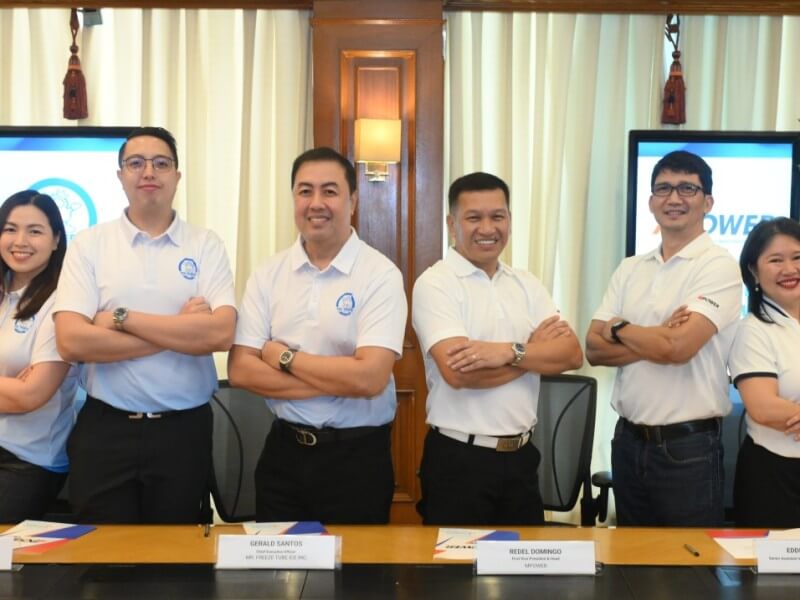 (From left):  Mr.Freeze CFO & chief corporate service officer Janina Mariz Santos-Ortico, Mr. Freeze president & COO Philip Gerald Santos, Mr. Freeze CEO Gerald Santos, Meralco FVP & MPower head Redel M. Domingo, Meralco SAVP & MPower retail sales head Eddie John V. Adug, and MPower area head Anna Faureen P. Quintos. | Contributed photo (Click to view full image)