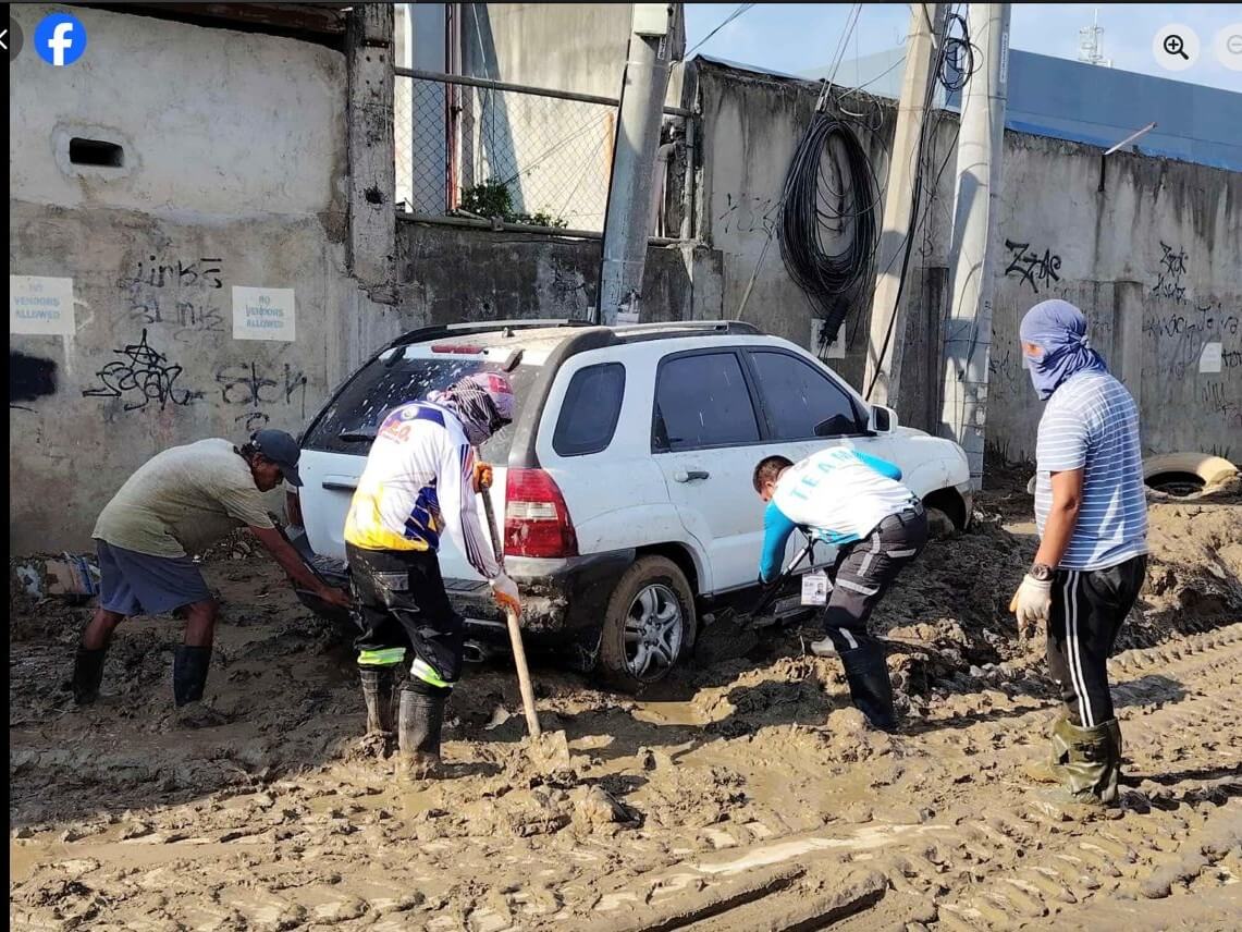 Personnel from the Mandaue City government conduct clearing operations to remove the debris left behind by Typhoon “Tino.” | Photo from the Facebook page of Mandaue City government