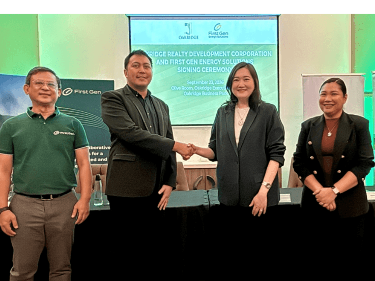 Mark Malabanan, First Gen Energy Solutions vice president and Anne Liu, &nbsp;Oakridge Realty Development Corp. president, shake hands to seal another agreement for solar power generating facilities at the recently launched Mantlewood Town Center. With them are John Ferrer, Solar Arsenal Manager, &nbsp;and Reina Tano, ORDC business development director.| Contributed photo